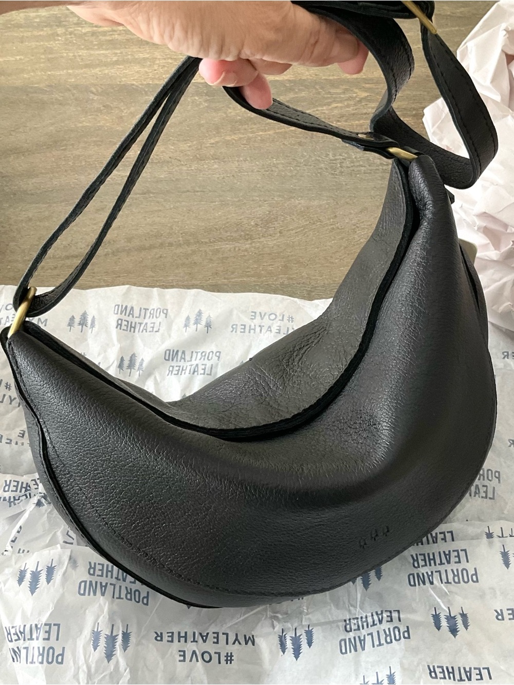 PLG New Premium Large Koala Sling Bag in Pebbled Black Full Grain Leather - Picture 4 of 7